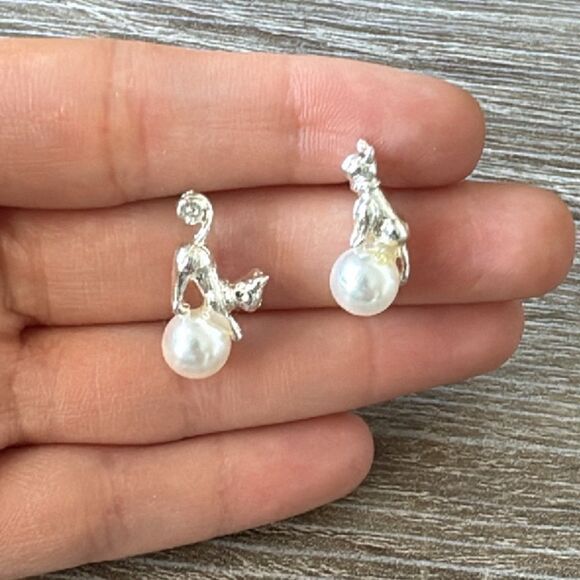 CatāstudāearringsāA746 - Picture 2 of 5